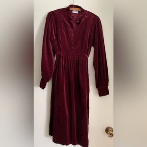 Hirshies Women Red Velvet Dress Size 6